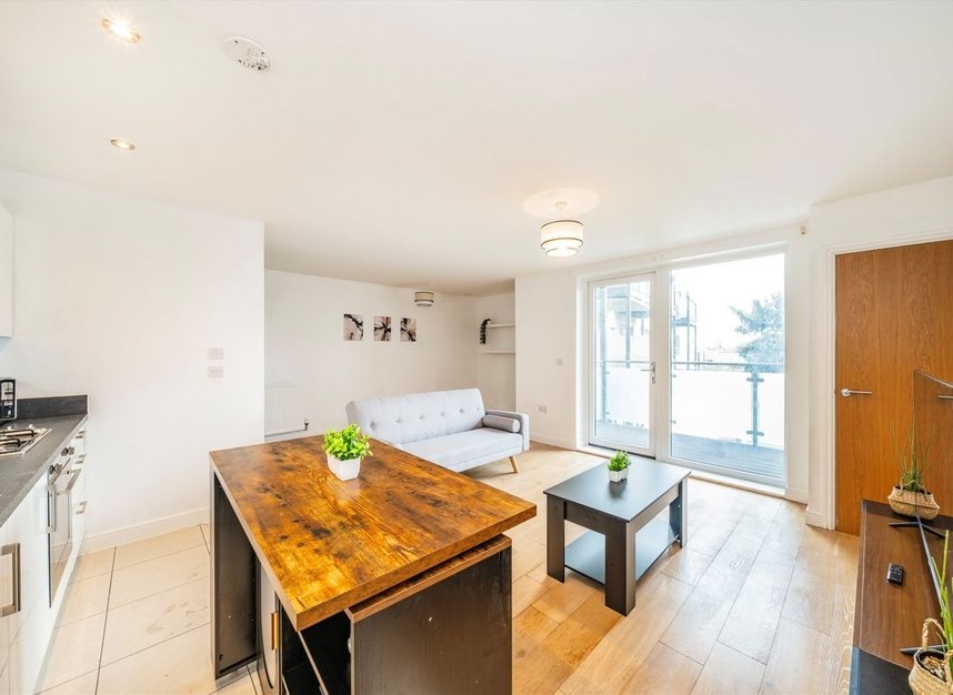 Properties let in The Broadway - UB6 9FJ view2