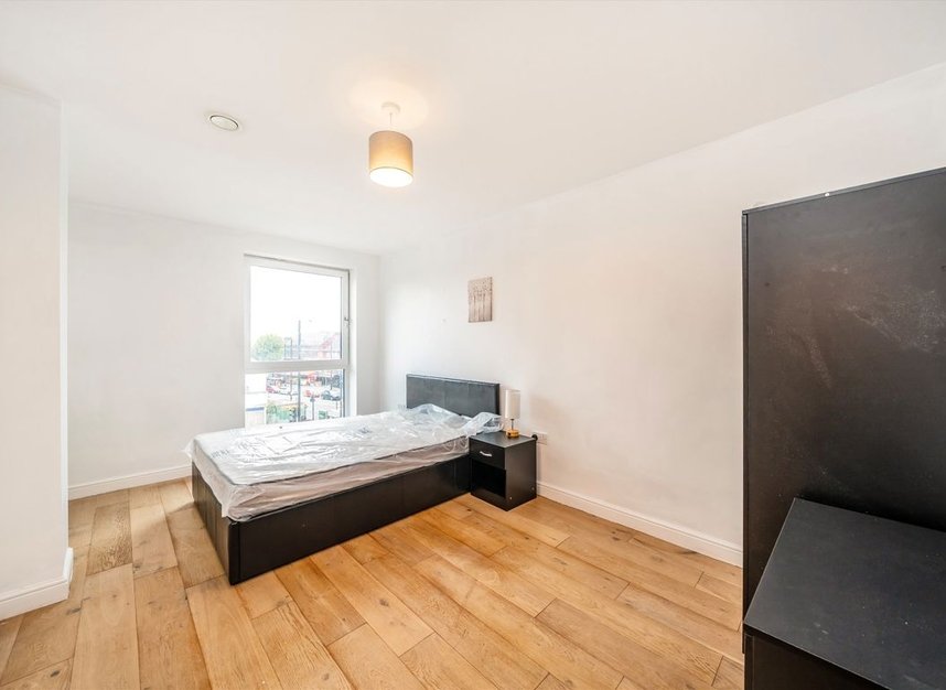 Properties let in The Broadway - UB6 9FJ view5