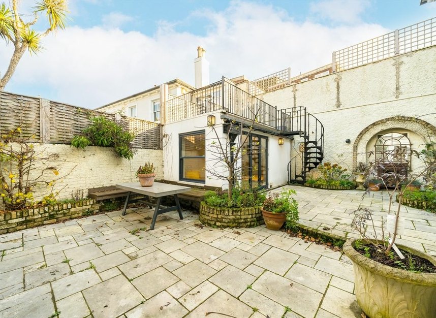 Properties to let in The Green - SW19 5AZ view11