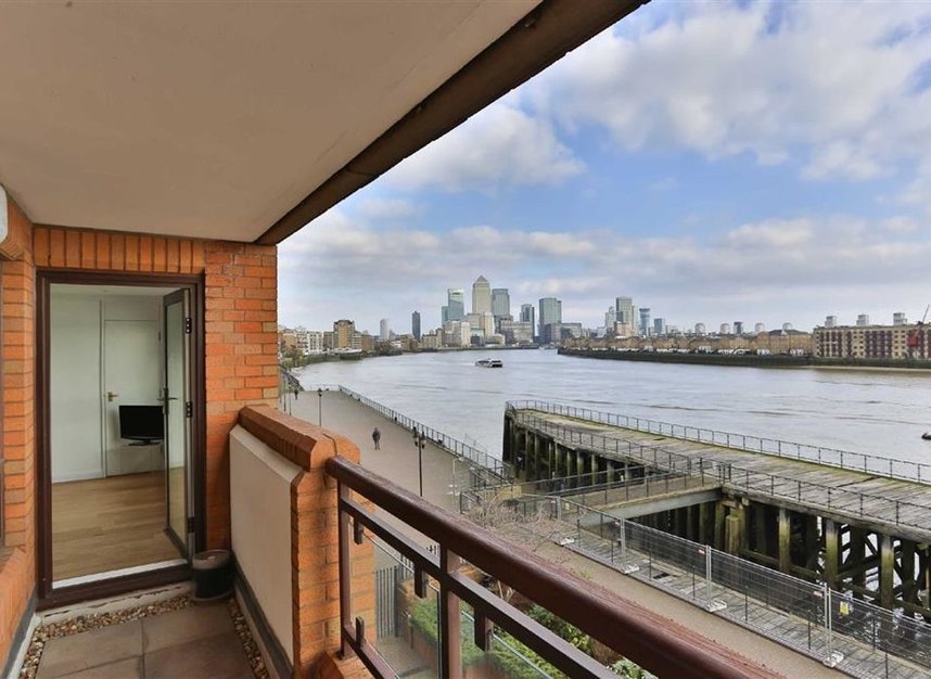 Flat to rent in The Highway, London, E1W (Ref 214749) Dexters