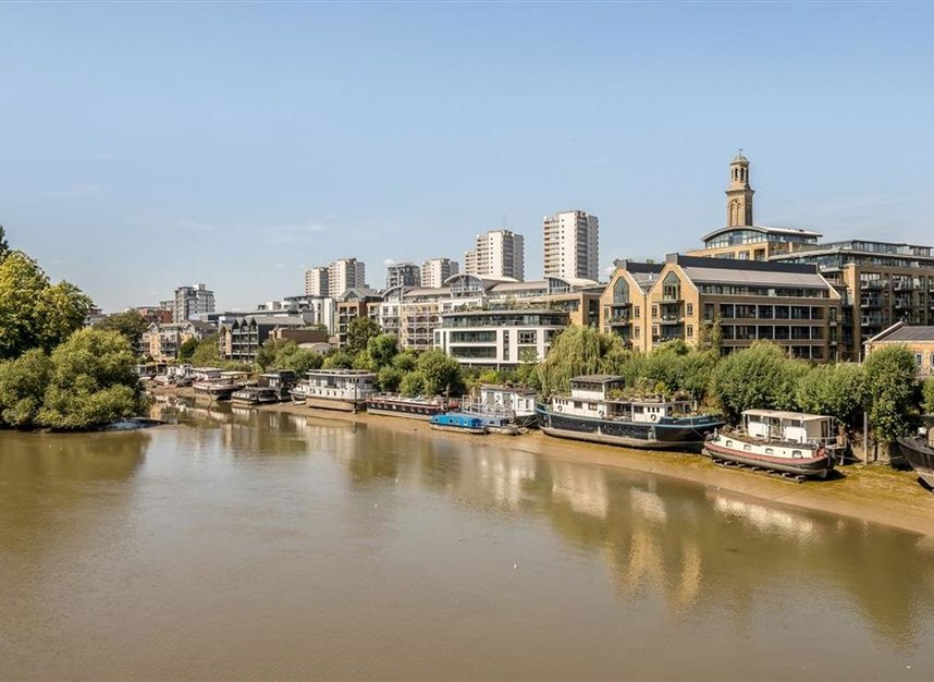 Properties to let in The Hollows - TW8 0DZ view1