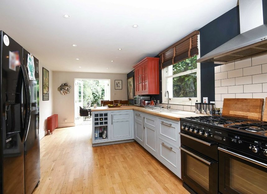 Properties let in Thorncliffe Road - SW2 4JQ view3