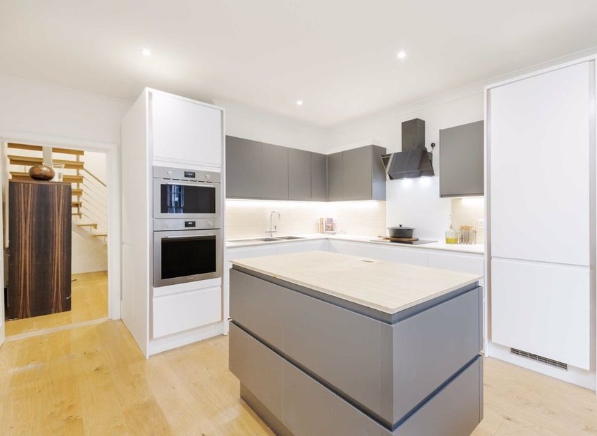 Flat to rent in Three Kings Yard, London, W1K | Dexters