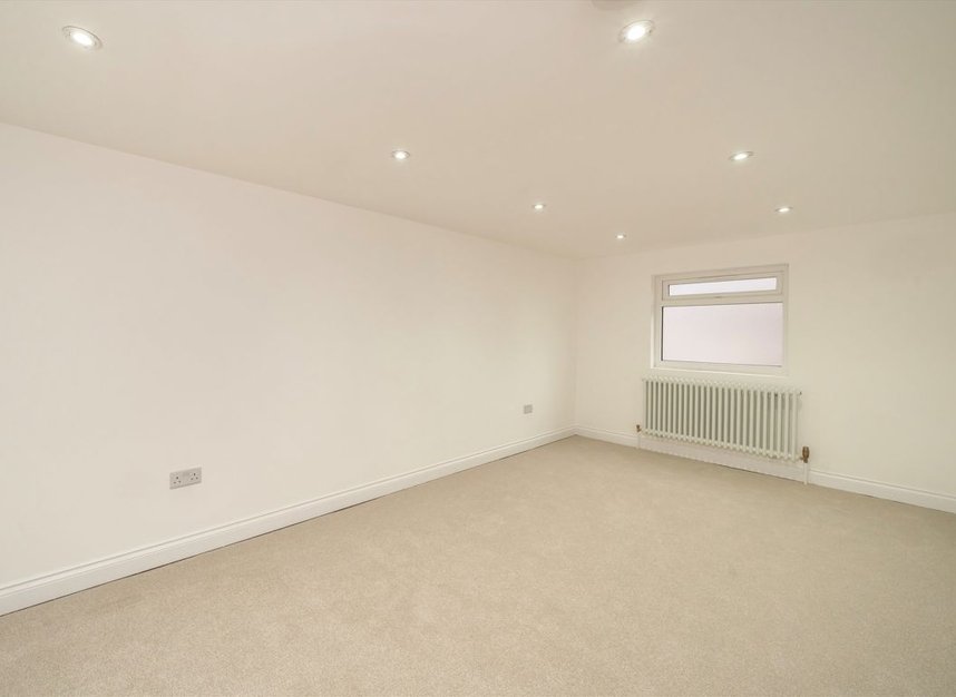 Properties let in Torrington Gardens - N11 2AB view9