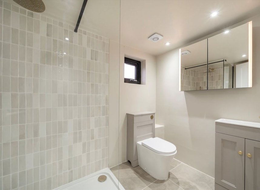 Properties let in Torrington Gardens - N11 2AB view11
