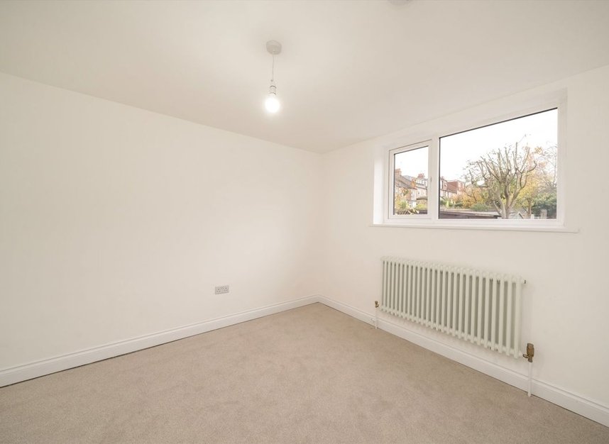 Properties let in Torrington Gardens - N11 2AB view13