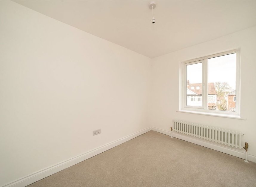 Properties let in Torrington Gardens - N11 2AB view8