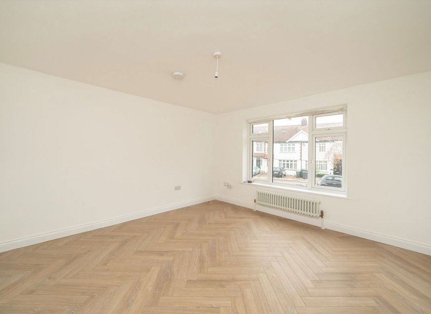 Properties let in Torrington Gardens - N11 2AB view5