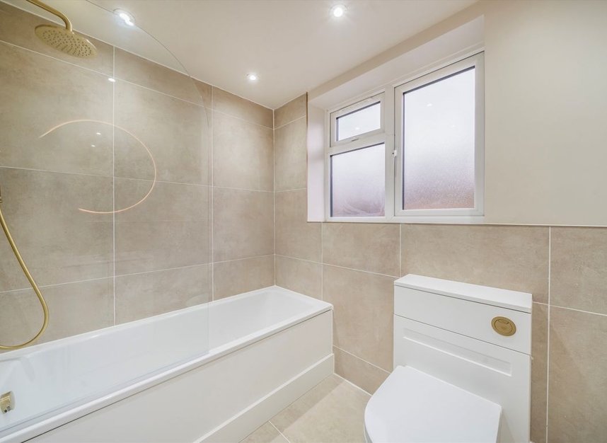 Properties let in Torrington Gardens - N11 2AB view6