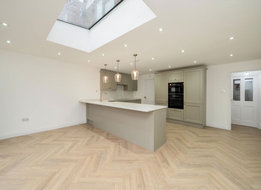 Properties let in Torrington Gardens - N11 2AB view7