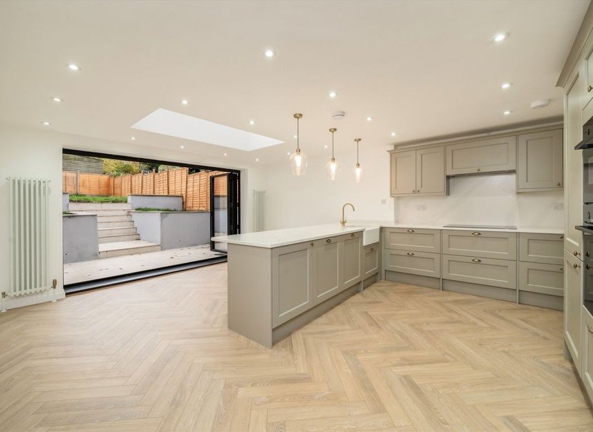 Properties let in Torrington Gardens - N11 2AB view2