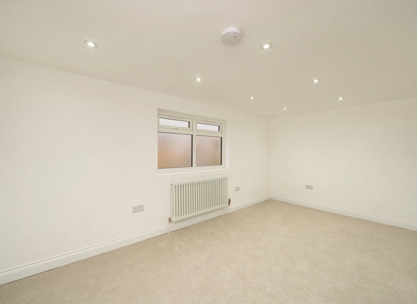 Properties let in Torrington Gardens - N11 2AB view10