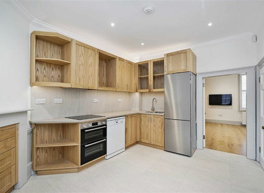 Properties to let in Tottenham Street - W1T 4RH view4