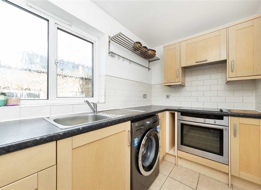 Flat to rent in Tower Bridge Road, London, SE1 (Ref 216398) Dexters