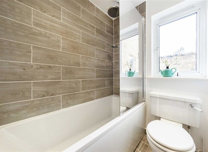 Flat to rent in Tower Bridge Road, London, SE1 (Ref 216398) Dexters