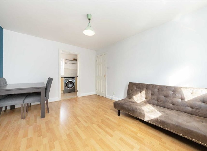 Flat to rent in Tower Bridge Road, London, SE1 (Ref 216398) Dexters