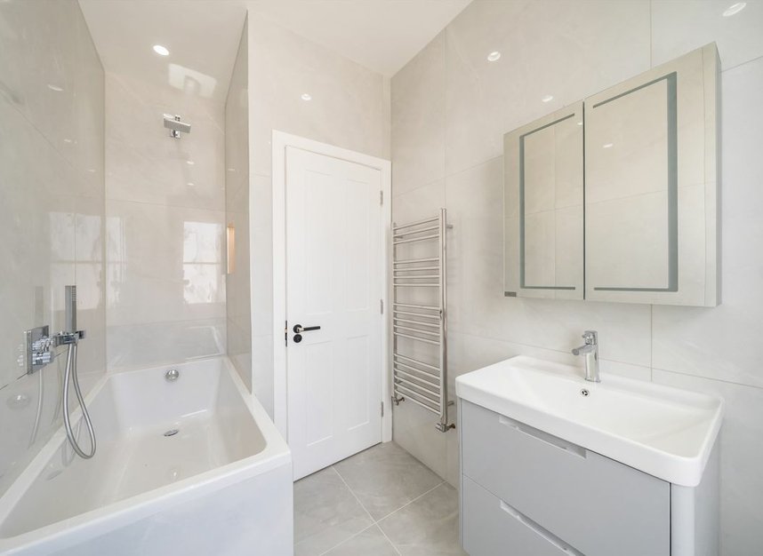 Properties let in Tower Road - TW1 4PD view13