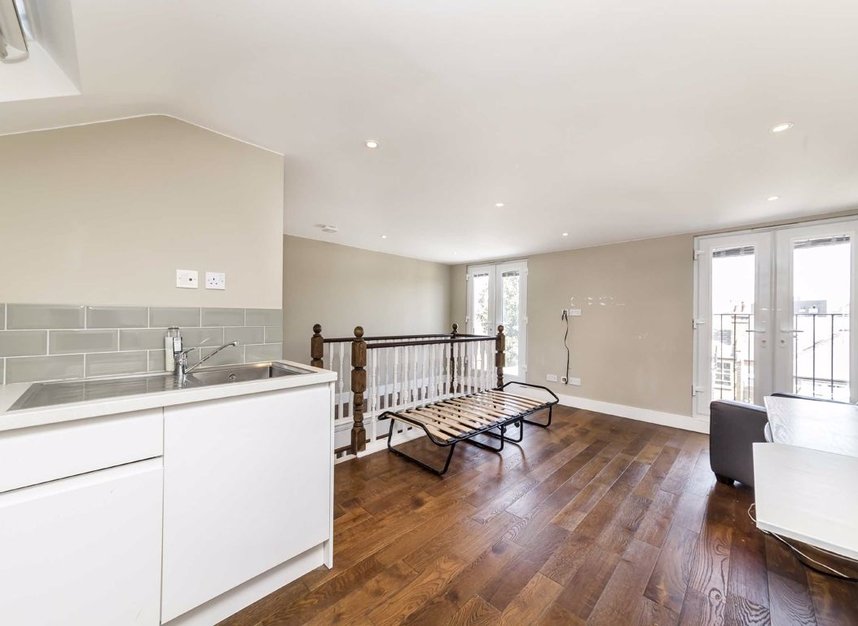 Properties let in Tremadoc Road - SW4 7NF view7