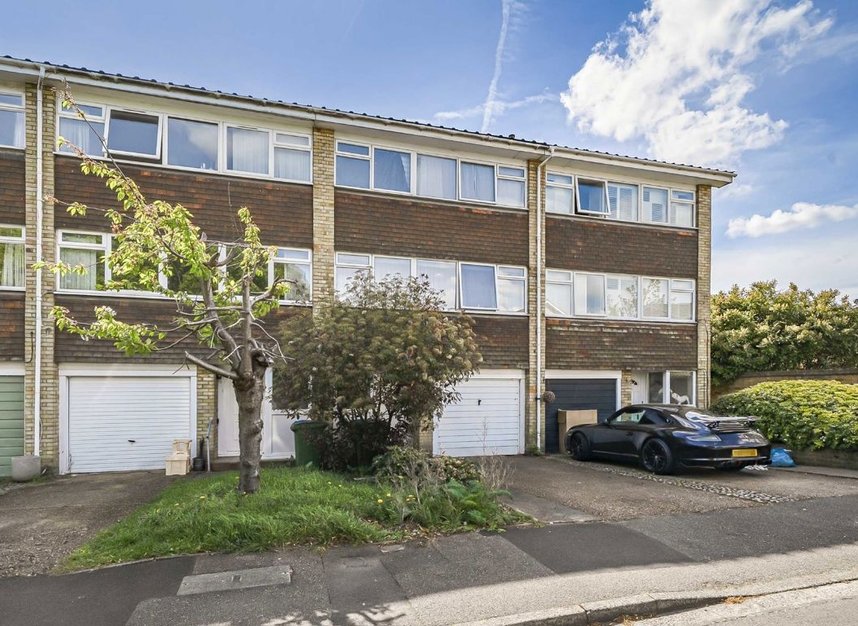 Properties let in Tufton Gardens - KT8 1TE view1