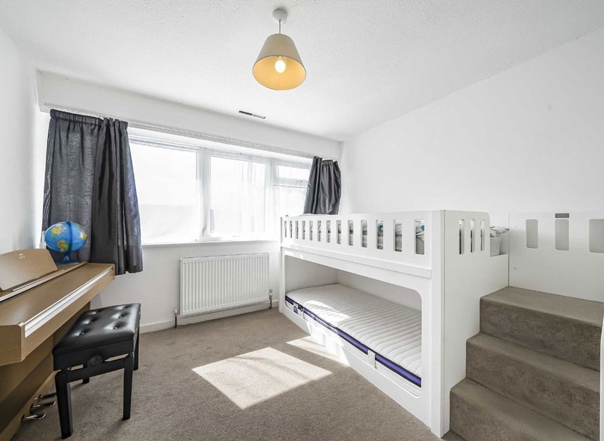 Properties let in Tufton Gardens - KT8 1TE view5