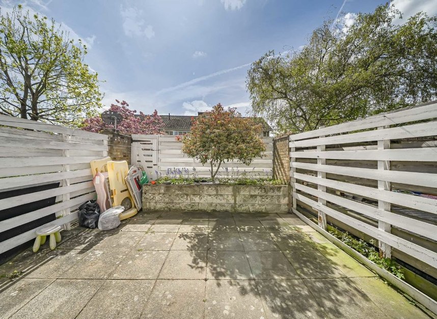 Properties let in Tufton Gardens - KT8 1TE view4