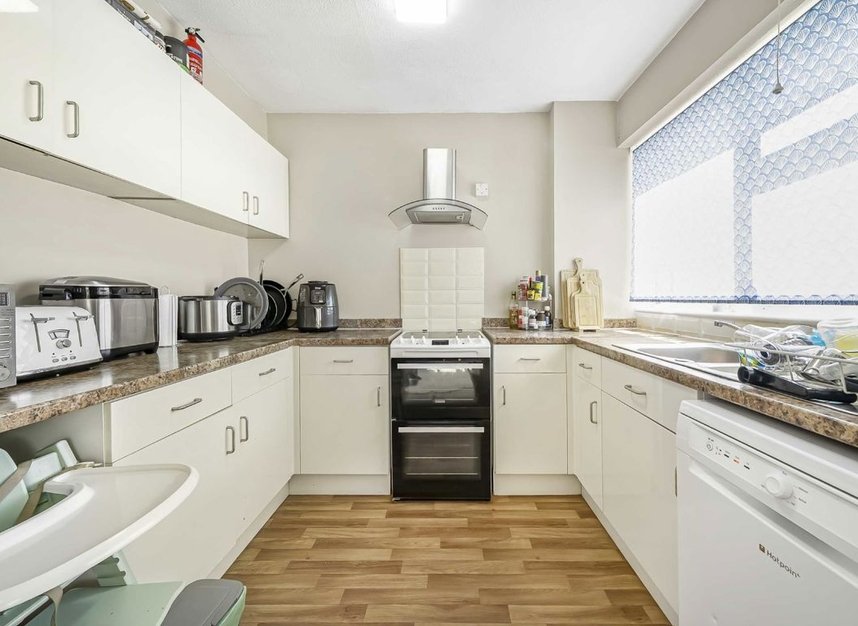 Properties let in Tufton Gardens - KT8 1TE view3