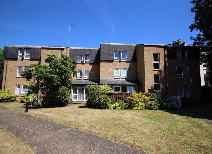 Flat to rent in Twickenham Road, Teddington, TW11 (Ref 191535) Dexters