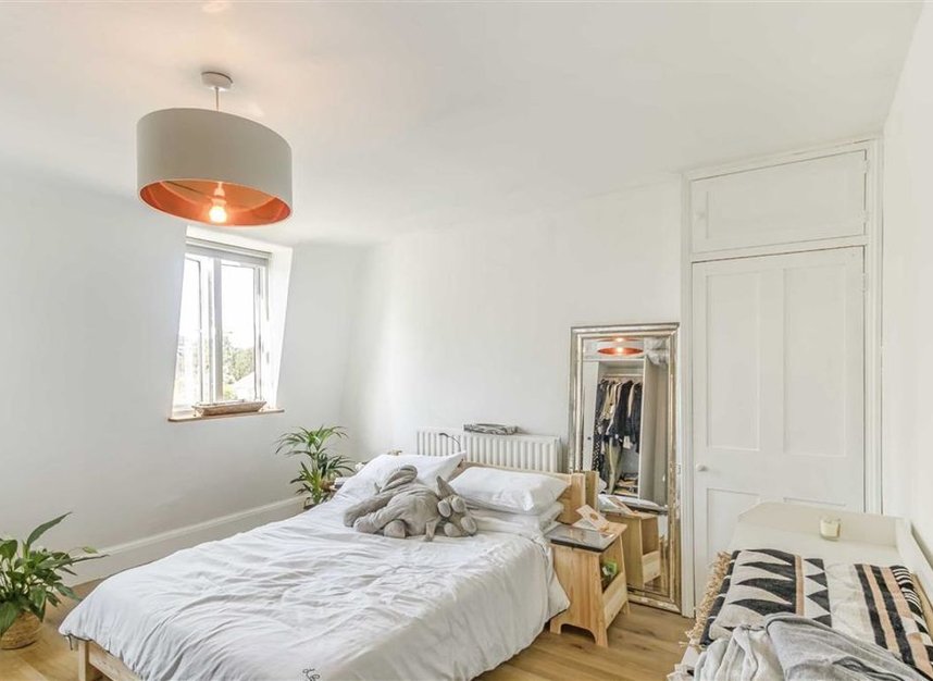 Flat to rent in Twickenham Road, Teddington, TW11 (Ref 200335) Dexters