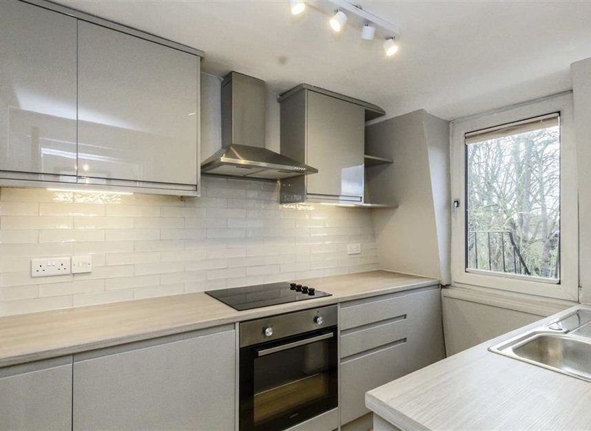 Flat to rent in Twickenham Road, Teddington, TW11 (Ref 200335) Dexters