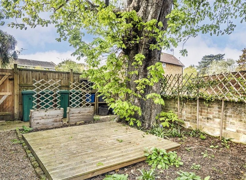 Flat to rent in Twickenham Road, Teddington, TW11 (Ref 200335) Dexters