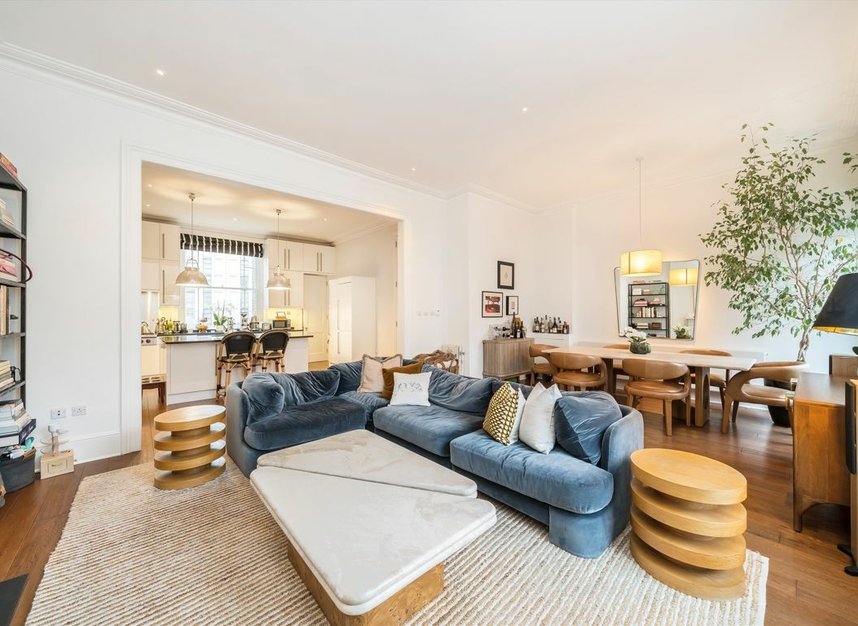 Properties to let in Upper Addison Gardens - W14 8AL view1