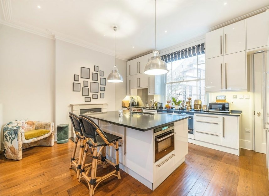 Properties to let in Upper Addison Gardens - W14 8AL view3