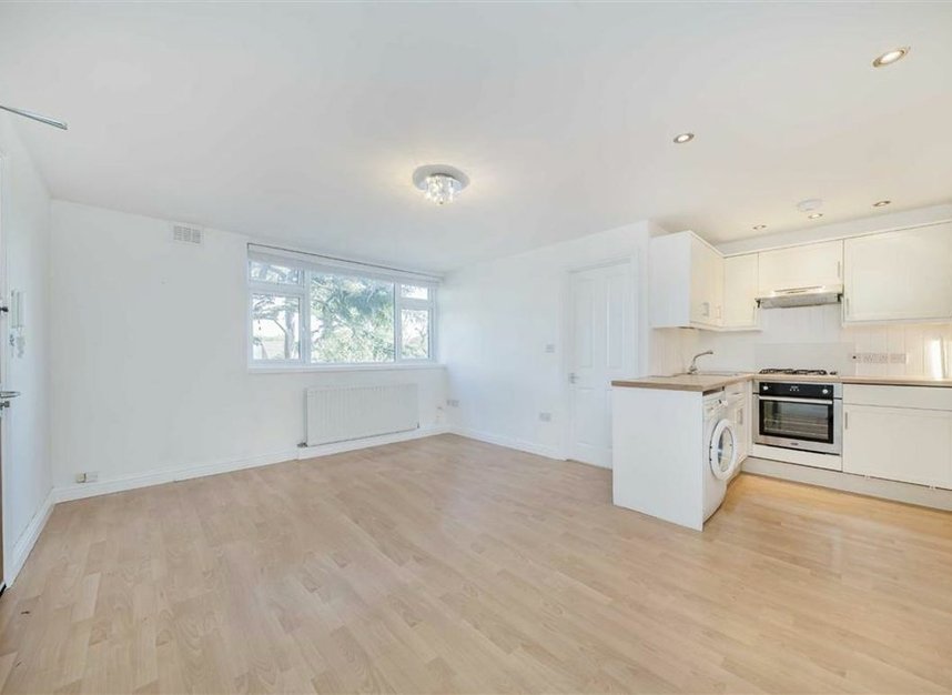Properties let in Upper Teddington Road - KT1 4DT view2