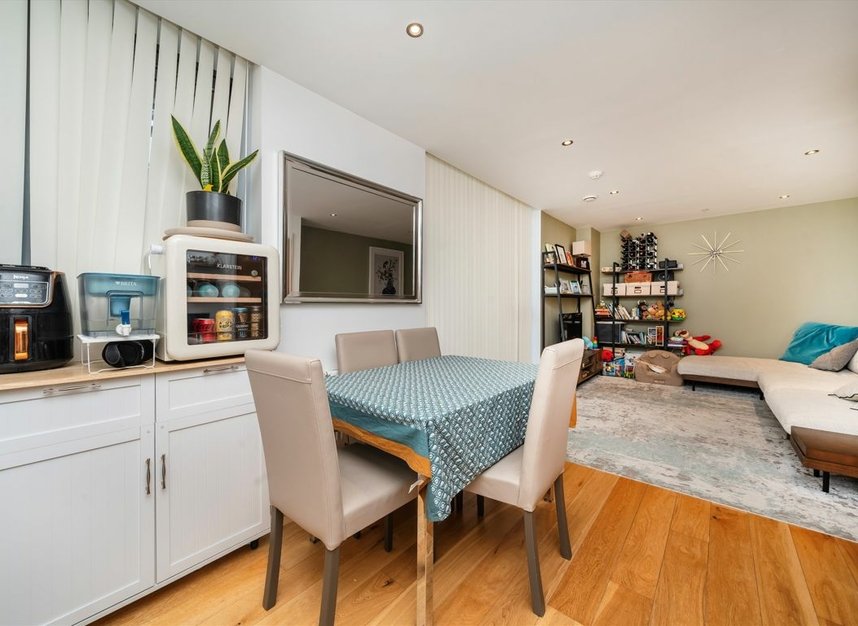 Properties let in Uxbridge Road - W5 2SN view4