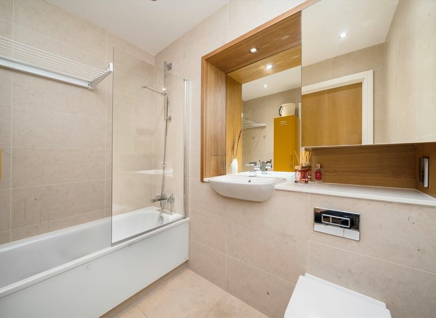 Properties let in Uxbridge Road - W5 2SN view6