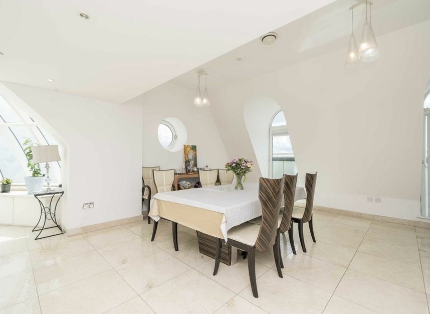Properties let in Uxbridge Road - W5 2SU view4