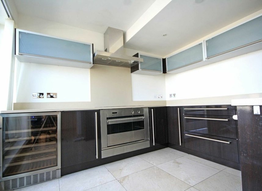 Properties let in Uxbridge Road - W5 2SU view5