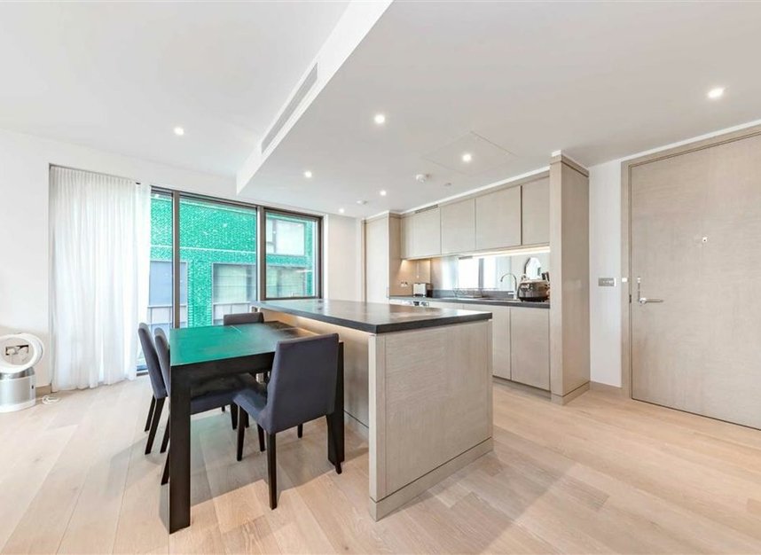 Properties let in Viaduct Gardens - SW11 7AY view3