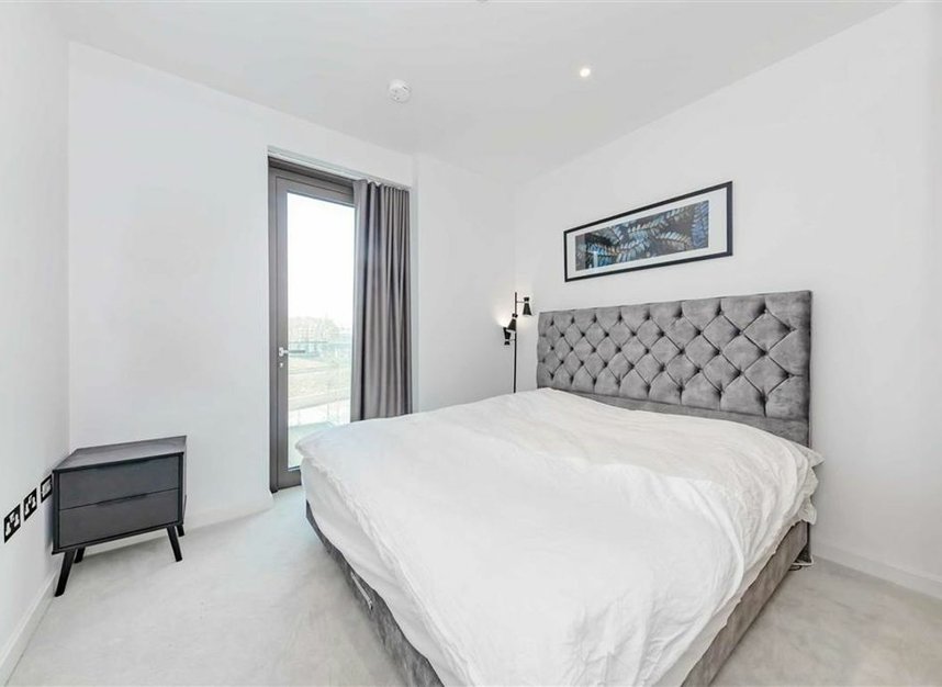 Properties let in Viaduct Gardens - SW11 7AY view5