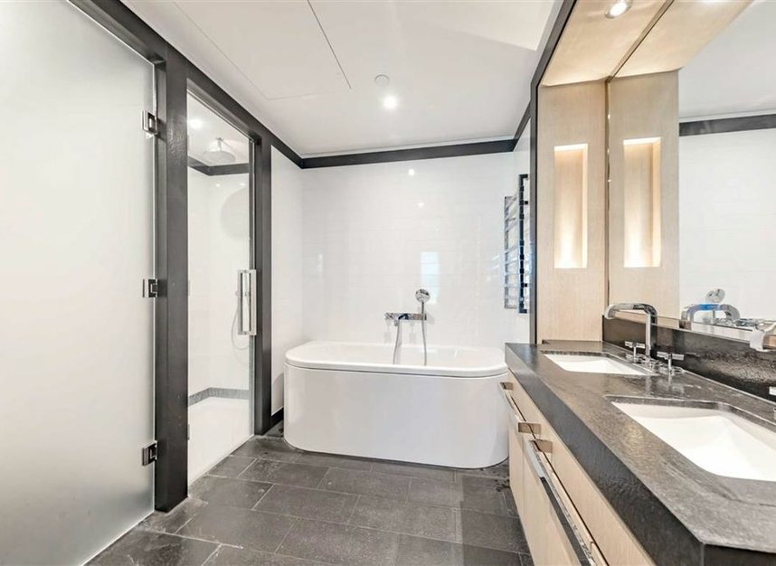 Properties let in Viaduct Gardens - SW11 7AY view7