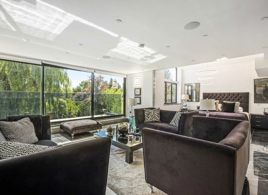 Properties to let in Waggon Road - EN4 0HL view5