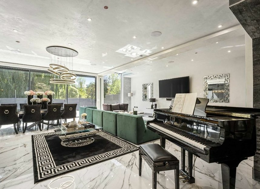 Properties to let in Waggon Road - EN4 0HL view2