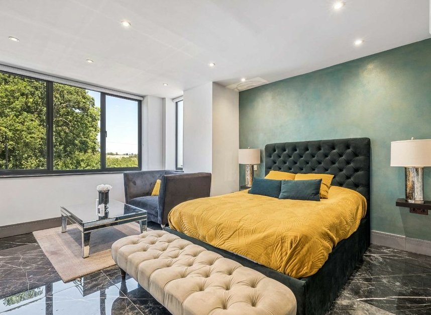 Properties to let in Waggon Road - EN4 0HL view10