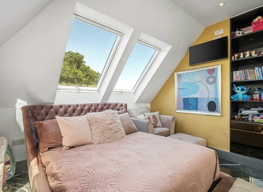 Properties to let in Waggon Road - EN4 0HL view11