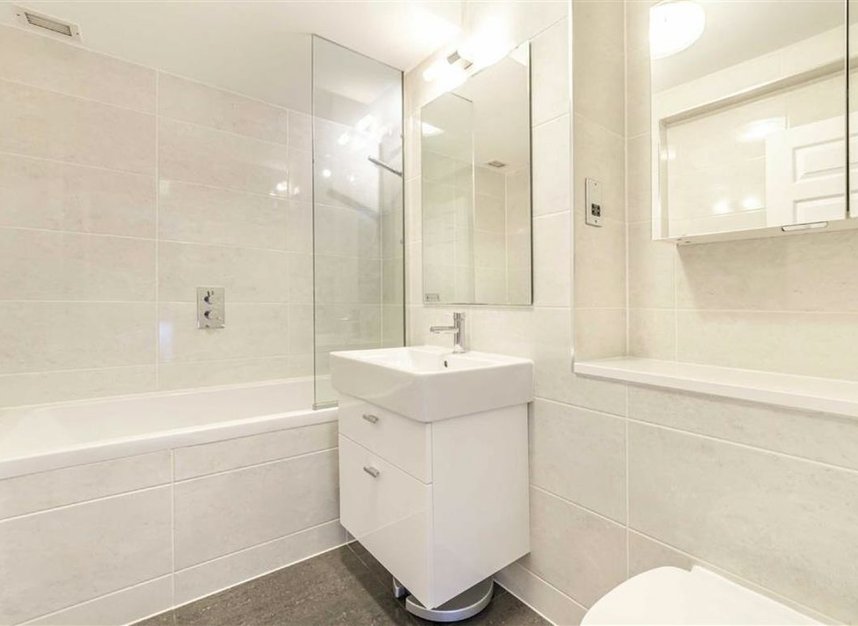 Properties let in Wapping Wall - E1W 3TF view7