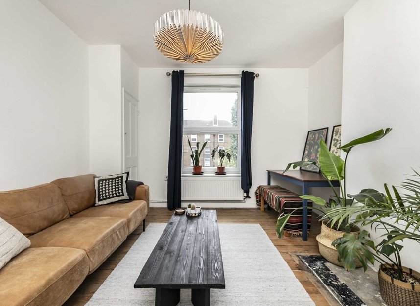 Flat to rent in Warburton Street, London, E8 (Ref 211871) Dexters