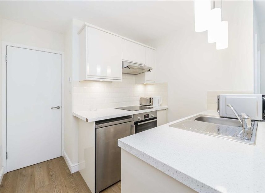 Flat to rent in Warwick Crescent, London, W2 (Ref 196108) Dexters