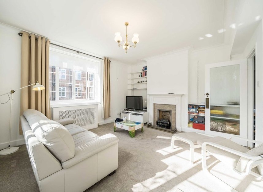Properties to let in Watchfield Court - W4 4NA view2