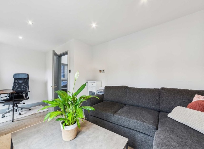 Flat to rent in Water Lane, Twickenham, TW1 (Ref 224532) Dexters