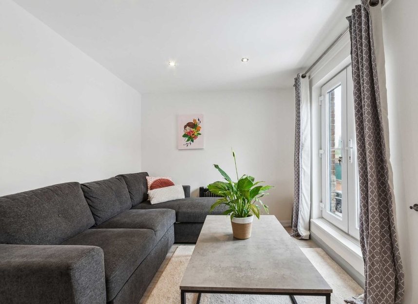 Flat to rent in Water Lane, Twickenham, TW1 (Ref 224532) Dexters